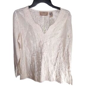 Life Style Med Ivory embroidered top vneck shiny